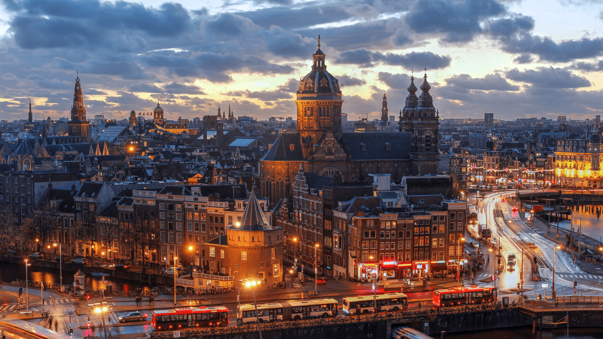 Amsterdam Reise, Sehenswürdigkeiten Amsterdam, Grachten Amsterdam, Anne-Frank-Haus, Aktivitäten Amsterdam, Reisetipps Amsterdam, Amsterdam Highlights, Van-Gogh-Museum, Essen Amsterdam, Blumenmarkt Amsterdam, Fahrradtour Amsterdam, Nachtleben Amsterdam, Shopping Amsterdam, Märkte Amsterdam, Käse Amsterdam, niederländische Küche, Amsterdam Budget, Grachtenfahrt, Rijksmuseum Amsterdam, Amsterdam Urlaub