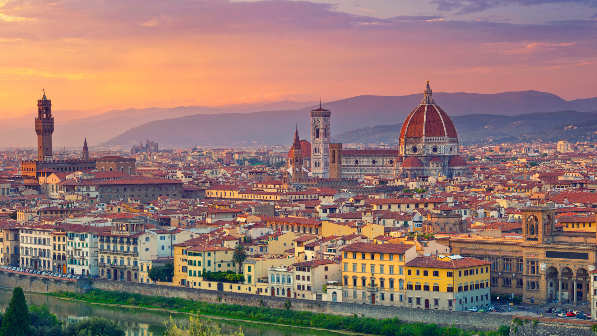 Florenz ist ein Traumziel für Kunstliebhaber, Geschichtsinteressierte und Genießer. Mit seinen Meisterwerken der Renaissance, romantischen Gassen und der exzellenten toskanischen Küche bleibt die Stadt unvergesslich.