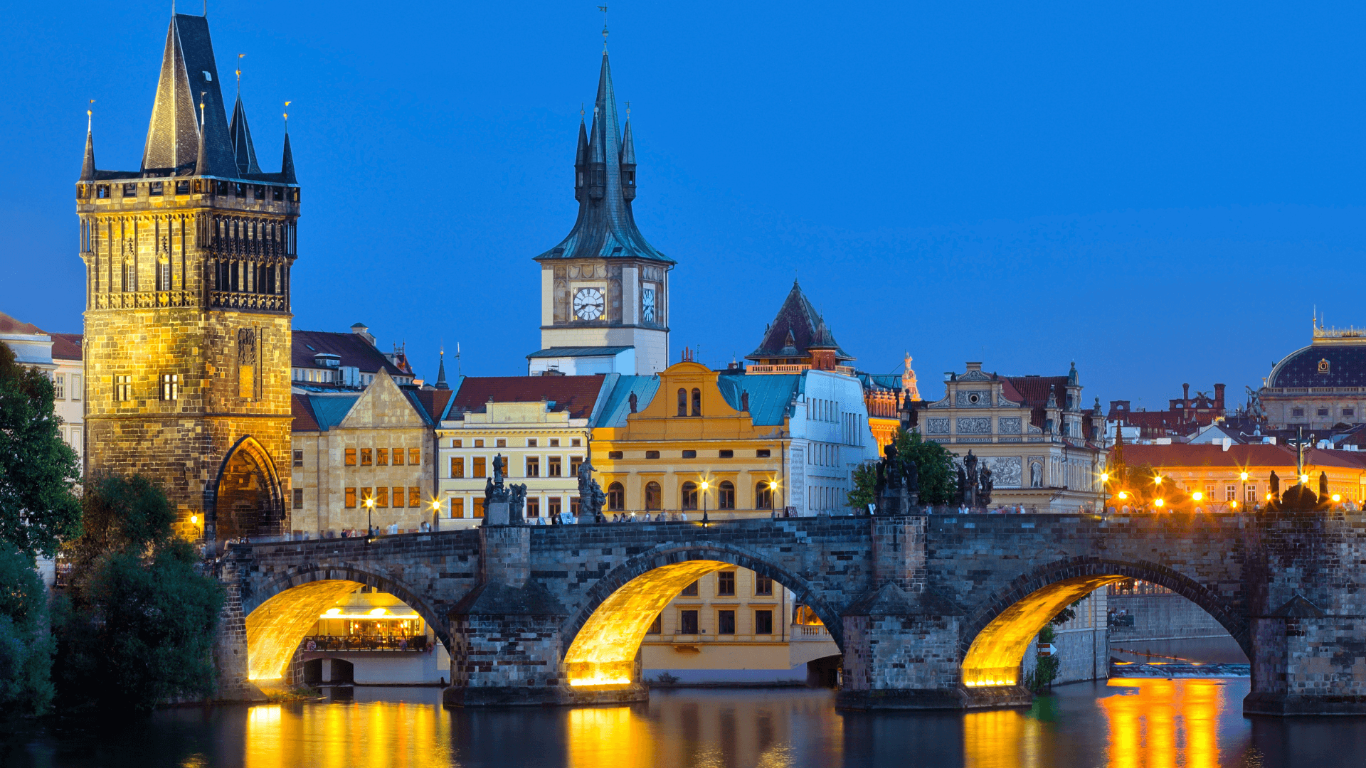 Prags Altstadt mit ihren gotischen Türmen und Kopfsteinpflasterstraßen wirkt wie eine Reise in die Vergangenheit.