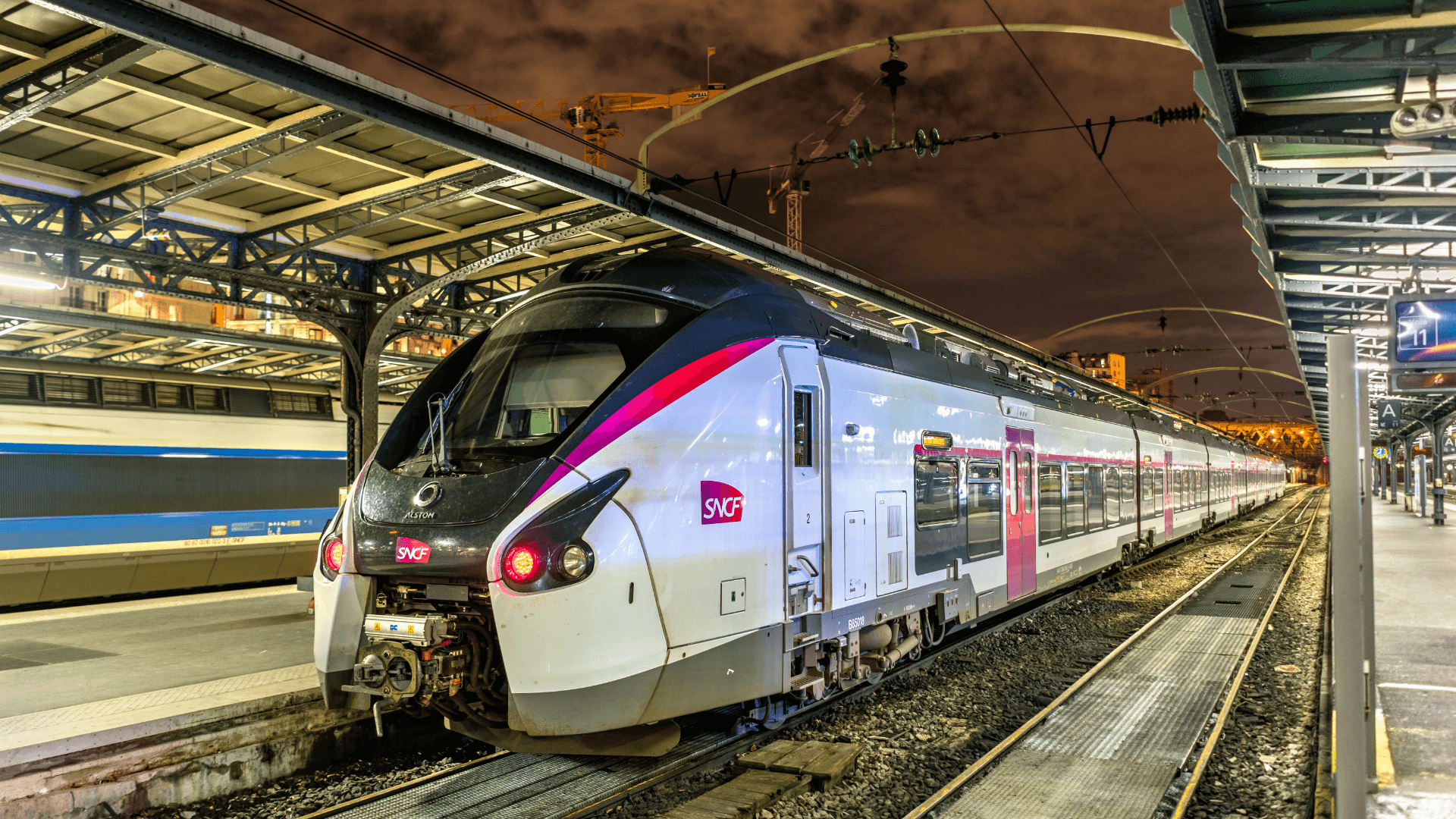 Zugreisen in Europa – Entdecke entspannt die schönsten Städte
Ob für ein verlängertes Wochenende oder eine Rundreise durch mehrere Länder – Zugreisen in die schönsten Städte Europas sind umweltfreundlich, komfortabel und ideal, um neue Orte zu entdecken. Plane jetzt deine nächste Bahnreise und erlebe Europa auf nachhaltige Weise.