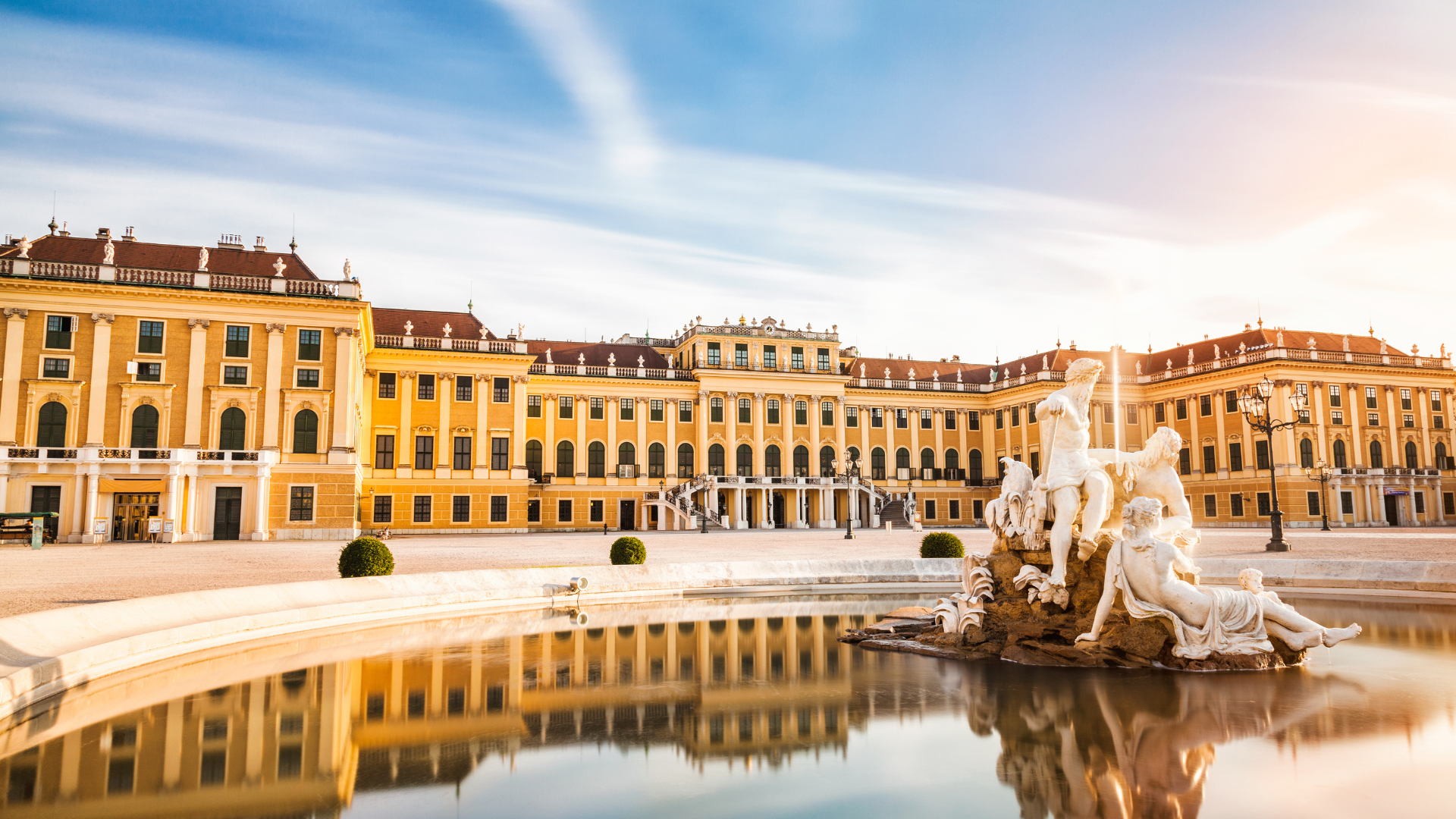 Wien verzaubert mit imperialem Glanz, kulturellen Schätzen und kulinarischen Köstlichkeiten. Ob Sie prachtvolle Bauwerke bestaunen, sich von klassischer Musik inspirieren lassen oder die berühmte Kaffeehauskultur erleben möchten – Wien hat für jeden Besucher etwas zu bieten.
